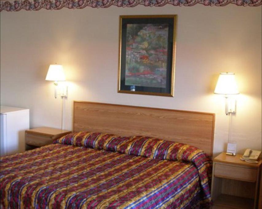 Red Carpet Inn Старк Номер фото
